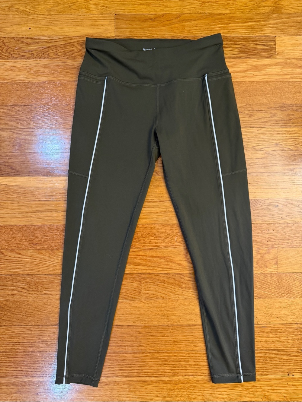Sweaty Betty Power Activewear Capri Leggings Green White Stripe - Size 6 (Small)